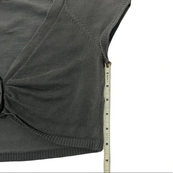 Grey Crop Top with V-Neck - Picture 5 of 10